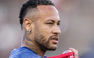 neymar é surpreendido em comparação de caixinha com messi após classificação do santos: “gênio do futebol”