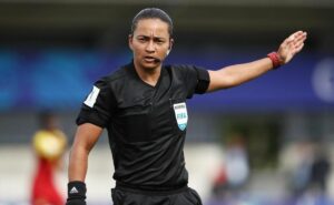 edna alves é criticada e corintianos ironizam atuação da árbitra: “uma ‘var’gonha…”