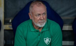 mano menezes vê chegada de everaldo fazer lelê perde espaço no elenco do fluminense