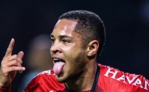 betis joga pressão no palmeiras e pede compensação financeira para liberar vitor roque, revela jornalista