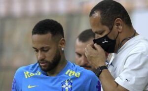 pai de neymar conduz negociação e rafinha alcântara topa reduzir salário para jogar no santos