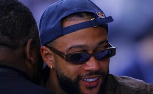 memphis depay e mc hariel lançam “falando com as favelas” em gana e são paulo