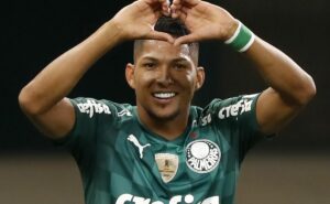 vasco cobre proposta e rony pode não fechar com o atlético mg, revela joanna de assis