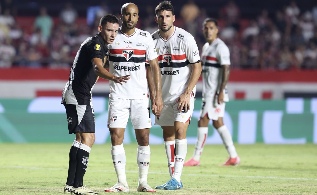 lucas moura revela conversa com neymar sobre gramado sintético: “ataque”