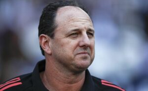 carlos de pena é oferecido ao santos após encerrar contrato no bahia de rogério ceni