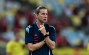 filipe luís manda recado ao fluminense de mano menezes e faz revelação no flamengo: “quero ganhar”