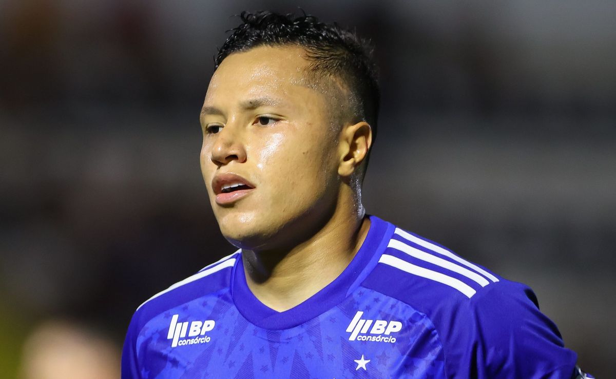 cruzeiro avalia trocar marlon com rb bragantino e receber destaque do time paulista