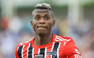 zubeldía barra mais um jogador no são paulo, orejuela não faz parte dos planos, mas continua até o fim do contrato 