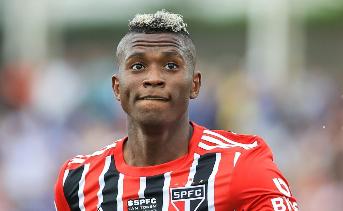 zubeldía barra mais um jogador no são paulo, orejuela não faz parte dos planos, mas continua até o fim do contrato 