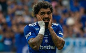 gabigol expulso em cruzeiro x atlético mg recebe veredito da torcida após polêmica: “multa”