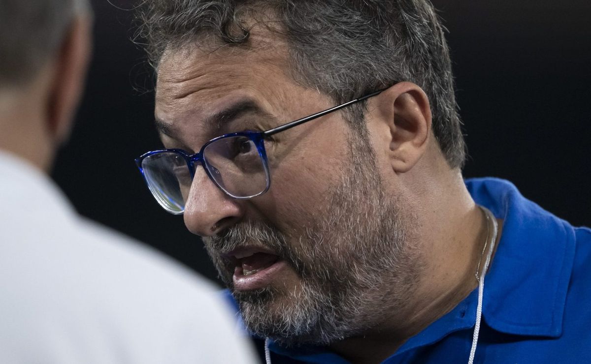 alexandre mattos é superado pelo atlético mg em ‘disputa’ por zagueiro colombiano