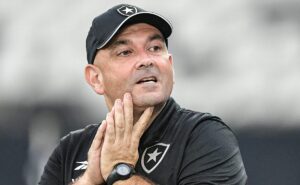 técnico do botafogo assume responsabilidade após vaias da torcida em derrota 