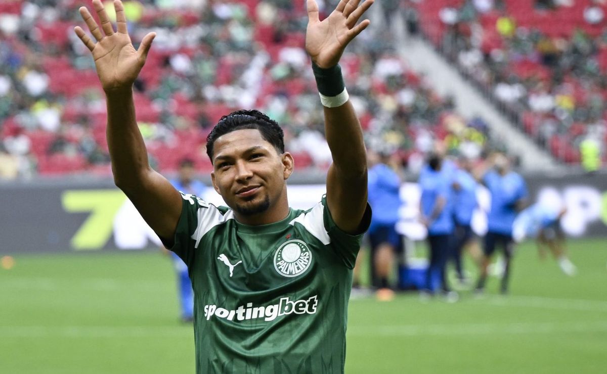 rony trocou o fluminense pelo atlético mg, com um salário 100 mil inferior