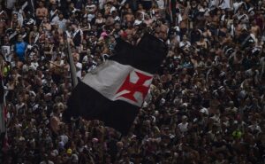 vasco cogita jogar em outro estádio no jogo de ida das semifinais do carioca