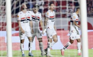 são paulo sofre queda na média de público com fase ruim e jogos em brasília