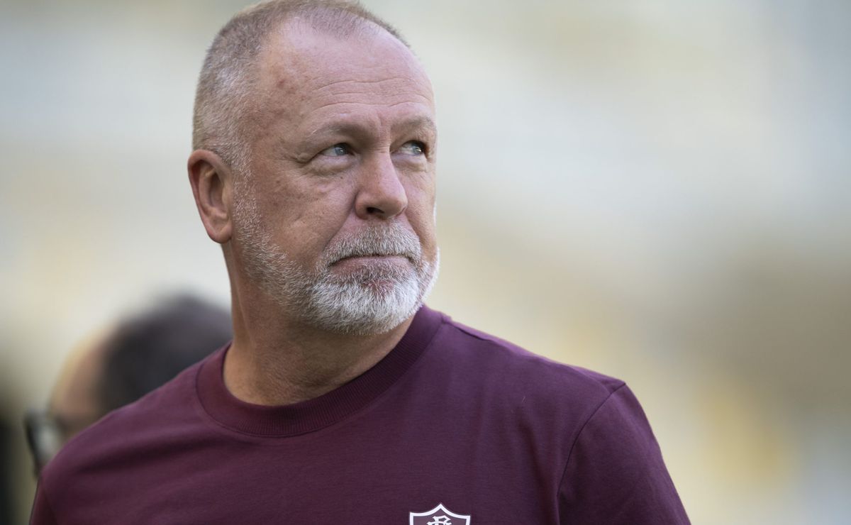 mano menezes comemora vitória do fluminense e revela bastidor de busca por um meia de criação: “temos que ter critério”