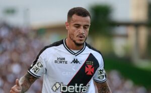 flagra envolvendo coutinho em vasco x volta redonda causa divisão entre vascaínos: “torcidinha mimada”