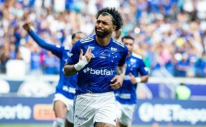 após gol diante do américa, gabigol recebe apoio da torcida do cruzeiro: “tem o dna azul”