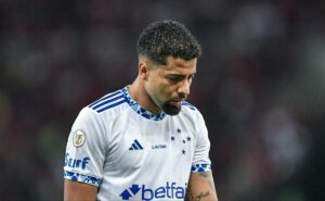torcida do cruzeiro se preocupa com lesão de joão marcelo e lamenta: “que não seja grave!”