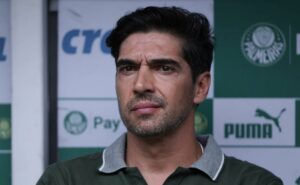 abel ferreira vê flaco lópez ser criticado pela torcida do palmeiras mesmo após vitória