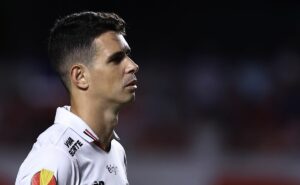 oscar toma a frente nos bastidores do são paulo e ajuda os jogadores pela pressão sofrida