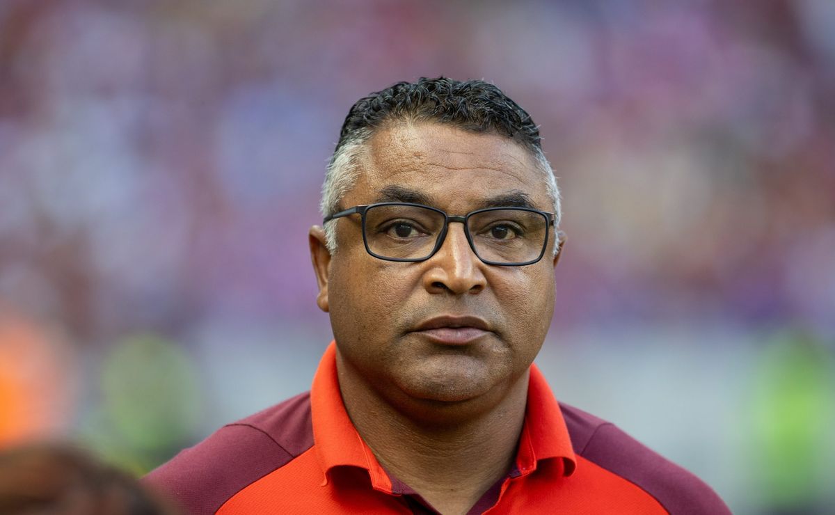 roger machado sai ovacionado por torcedores do internacional após alterações