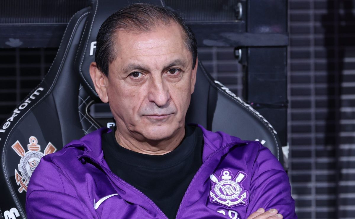 ramón díaz é criticado por demora em colocar garro em campo