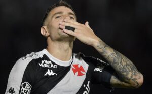 vegetti chama atenção por função surpreendente com carille em vasco x botafogo: “tirou tudo”