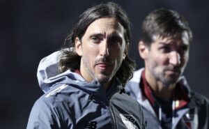 zubeldía ‘demite’ jogador ao vivo e são paulo encaminha rescisão com santiago longo