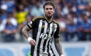 lyanco, zagueiro do atlético mineiro comenta expulsão de gabigol em clássico tenso no mineirão