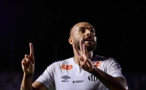 guilherme celebra boa fase no santos e analisa vitória contra o são paulo