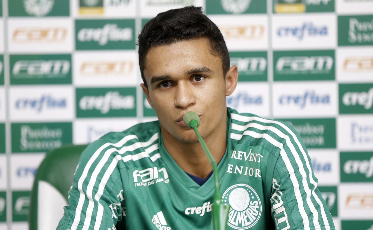 vasco abre negociação para contratar atacante erik, ex palmeiras e botafogo