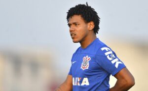 romarinho, ex corinthians rescindi contrato com clube da arábia e vasco quer contratá lo