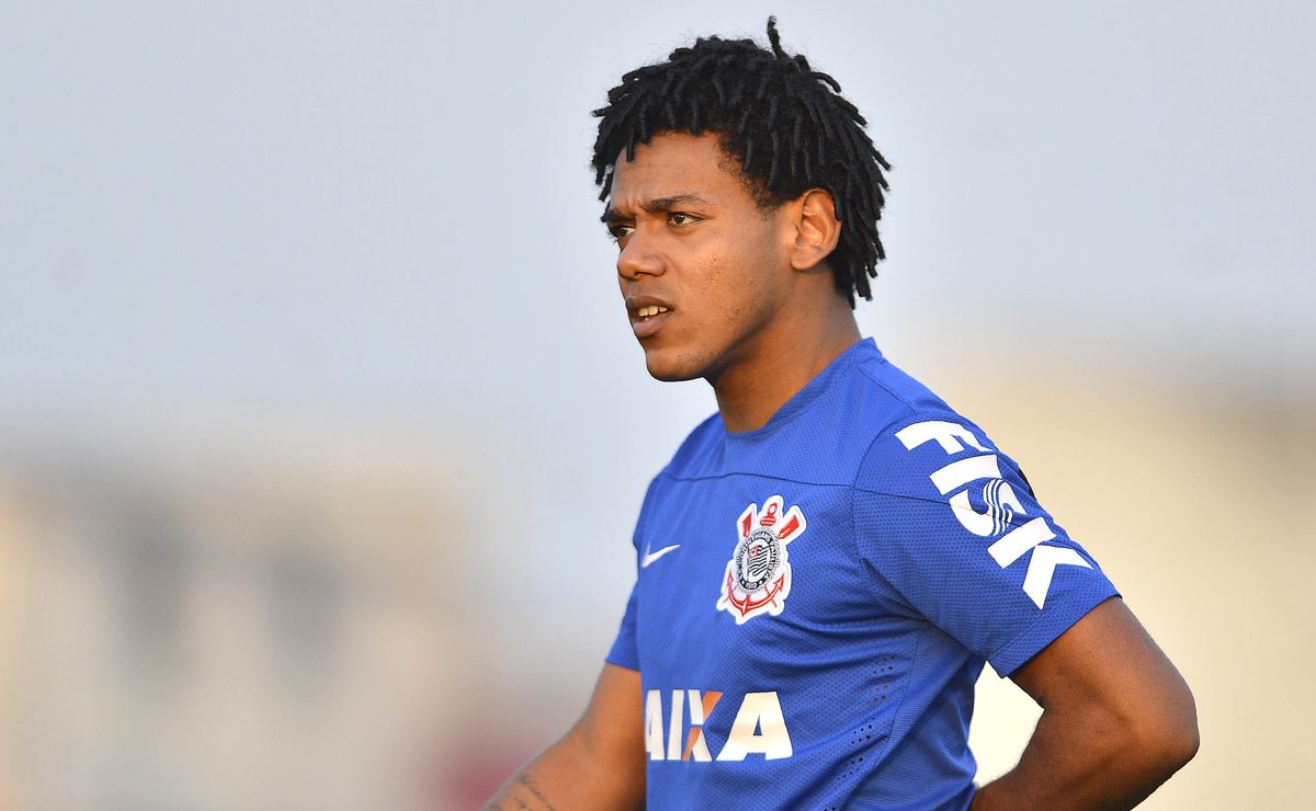 romarinho, ex corinthians rescindi contrato com clube da arábia e vasco quer contratá lo