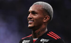 wesley comunica estafe e flamengo sobre transferência para arábia saudita 