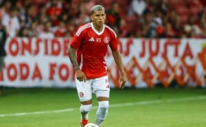 lateral do internacional precisou de dez jogos para dar primeira assistência