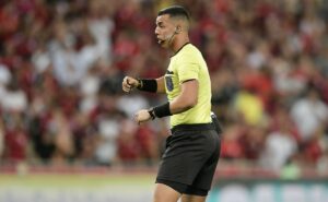 assistente se despede em goleada do flamengo e emociona torcedores no maracanã