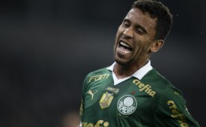 marcos rocha não passa impune na vitória do palmeiras e é criticado: “só faz…”