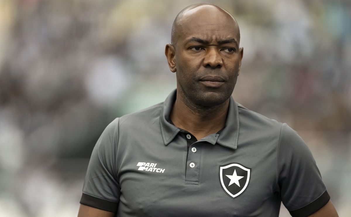 derrota no clássico gera revolta na torcida e faz botafogo reagir com retorno de claudio caçapa