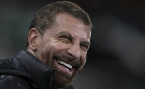 presidente do vasco recebe resposta positiva e se anima para assinar com atacante pedrinho, ex corinthians