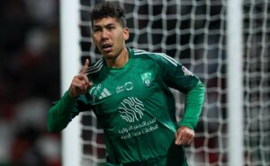 após interesse de palmeiras e fluminense, roberto firmino toma decisão e não virá ao brasil