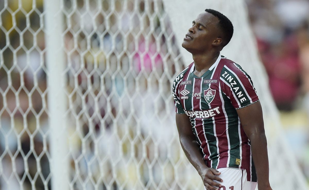 após críticas, empresa promete melhorias no gramado do maracanã