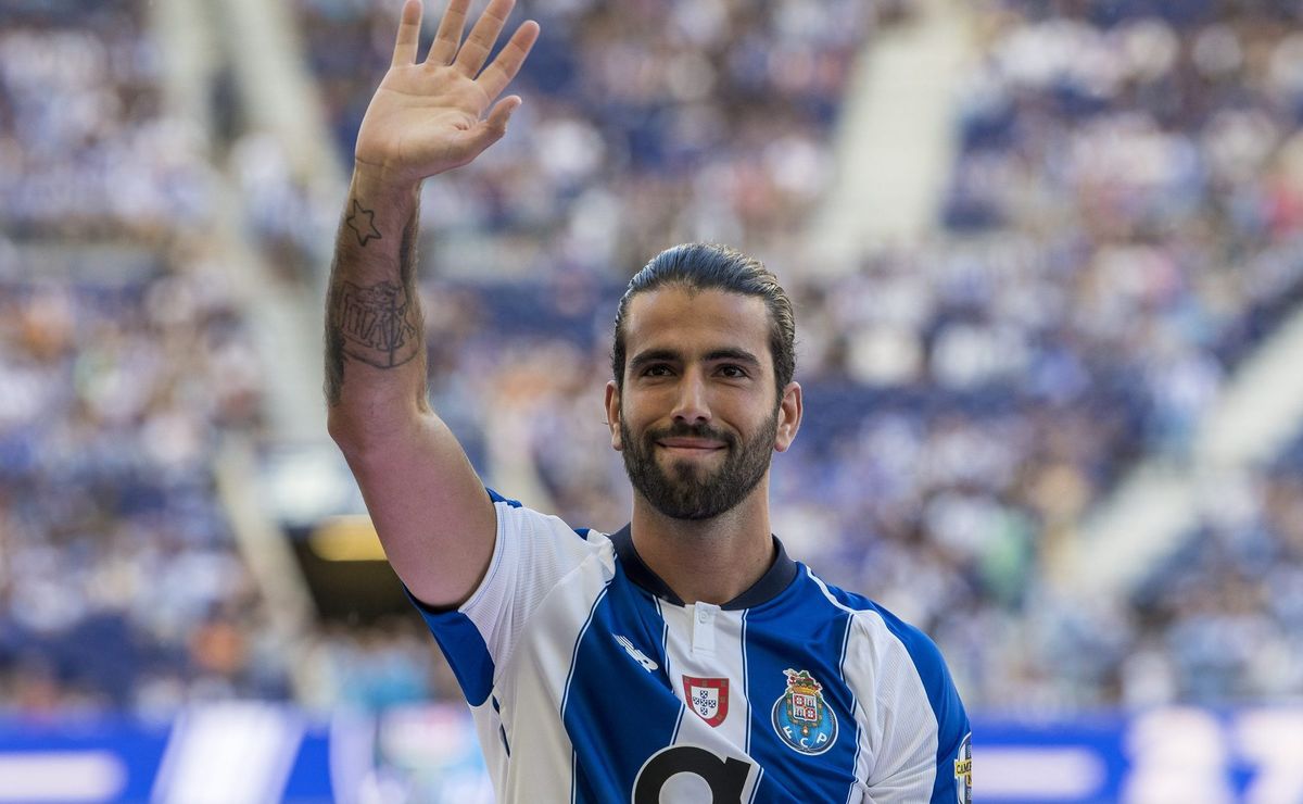 neymar pode ‘pesar’ e santos envia proposta para contratar volante sérgio oliveira, ex porto