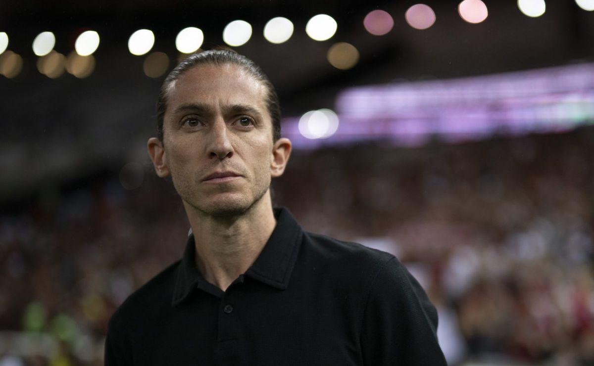 filipe luís recebe criticas da torcida do flamengo após clássico com fluminense: “demora para mexer”