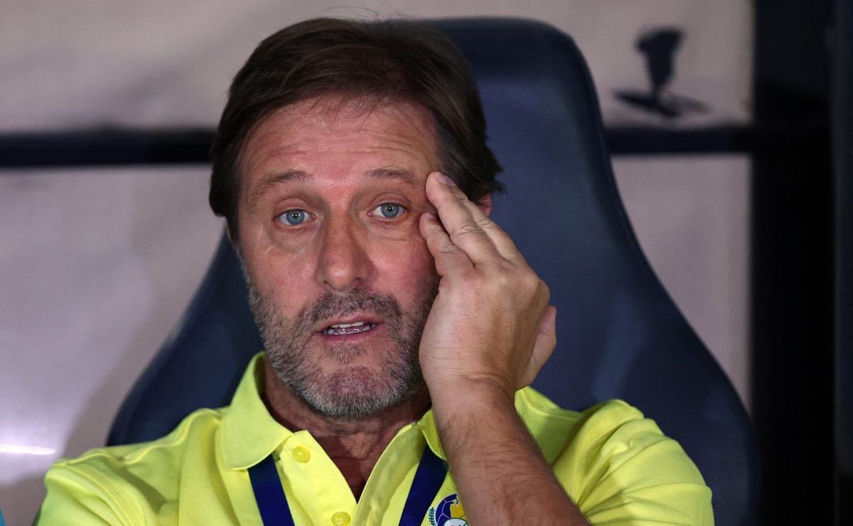 botafogo se reúne e abre conversas pelo técnico português pedro martins, do al gharafa