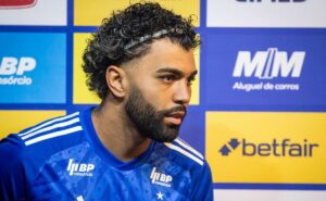 saída de gabigol do cruzeiro após expulsão é aprovada pela torcida cruzeirense