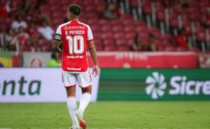 após jogadores do internacional analisarem os gramados sintéticos, palmeiras projeta em defesa do seu campo