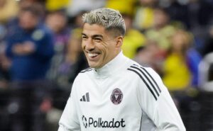 luis suárez manda recado direto a neymar no santos e avalia retorno: “voltou o bom futebol”