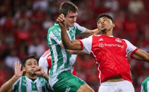 torcedores rivais criticam var em lance que poderia ter beneficiado o internacional