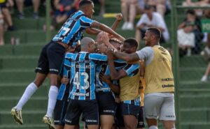 grêmio visita são raimundo e atinge maior distância percorrida de um time brasileiro em competições nacionais
